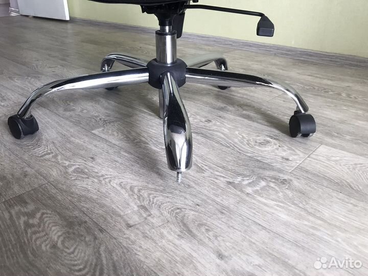 Офисное кресло