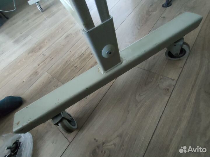 Вешалка напольная металлическая на колесиках