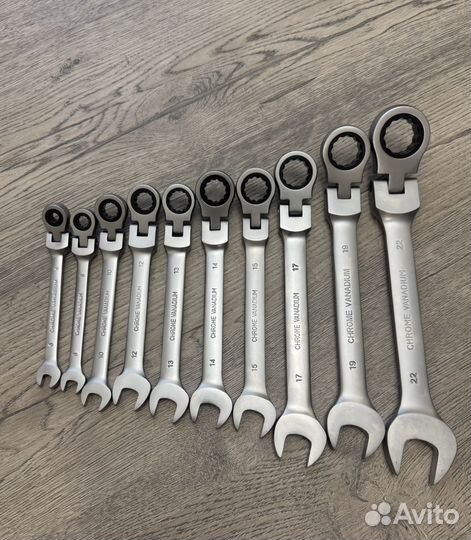 Набор ключей с трещеткой и шарниром 10-в1