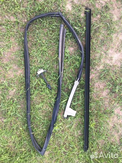 Уплотнитель передней двери Nissan Murano z51