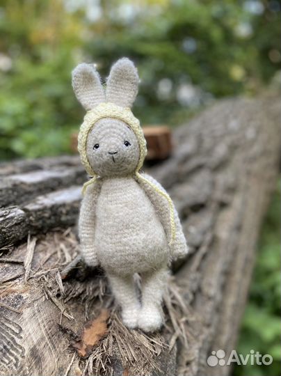 Вязаный заяц крючком