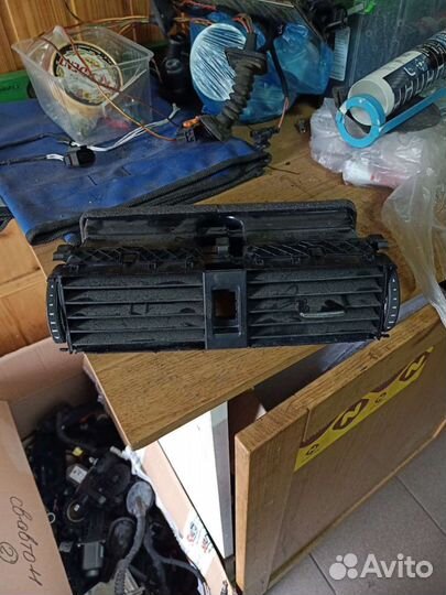 Jetta 6 центральный дефлектор 5c7857059