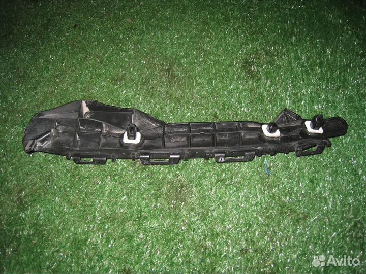 Кронштейн бампера заднего левый Toyota Auris E18