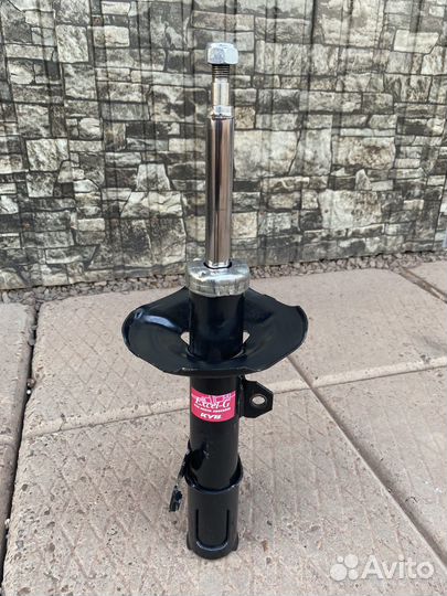 Стойка avensis 2