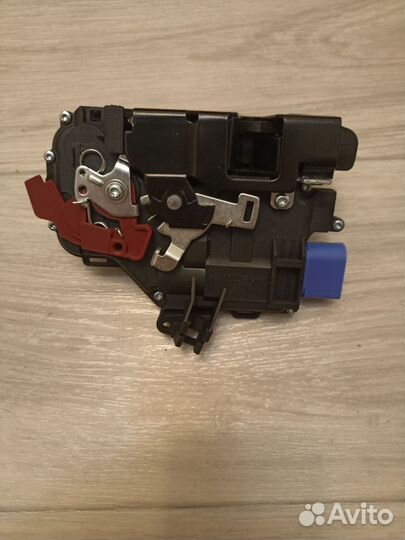 Замок задней двери правой шкода октавия 2012 а5