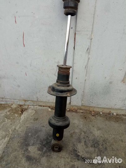 Амортизатор Toyota crown