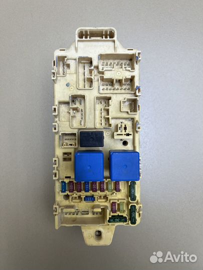 Блок предохранителей Mitsubishi Pajero 3