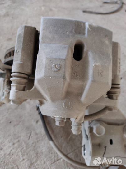 Суппорт тормозной передний правый Toyota Prius