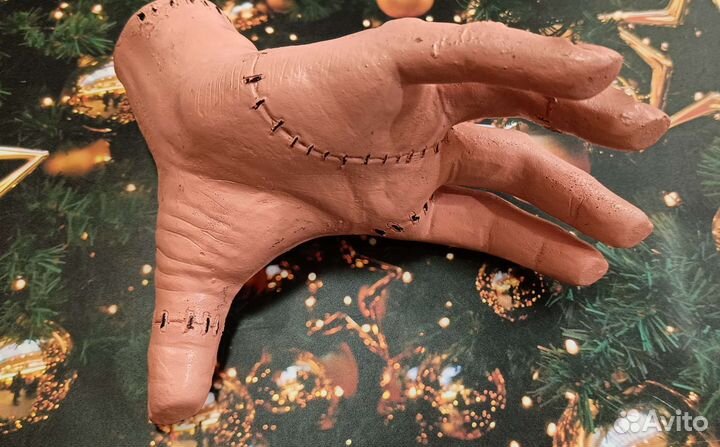 Вещь рука Уэнсдей