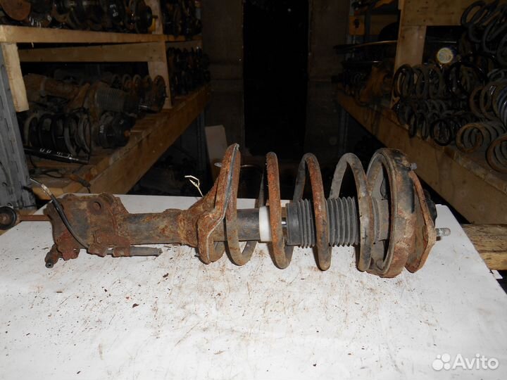 Стойка передня правая Hyundai Coupe GK Хендай Купе