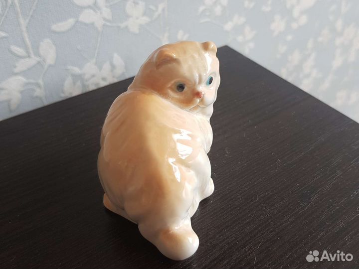 Фарфоровые статуэтки кот