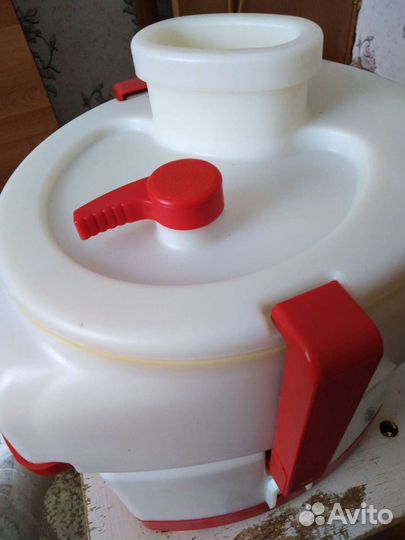 Соковыжималка шнековая