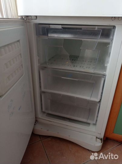 Холодильник б/у Indesit