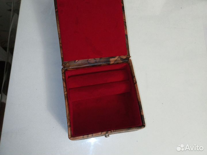 Шкатулка для ювелирных украшений