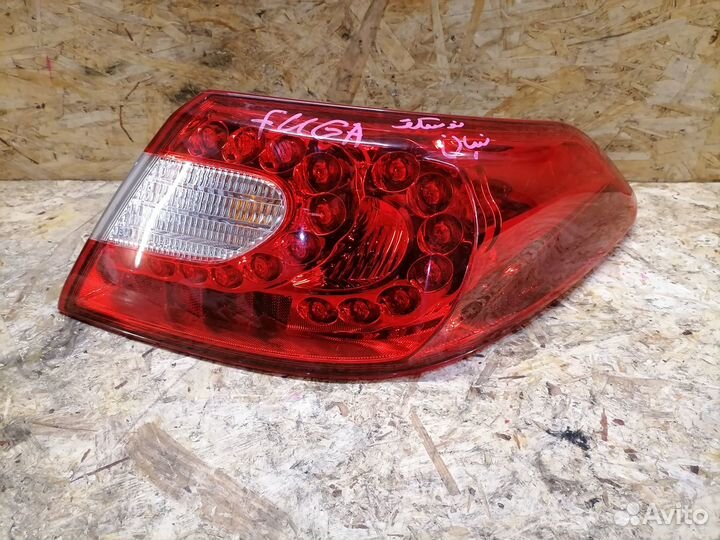 Фонарь задний правый Infiniti M Y51