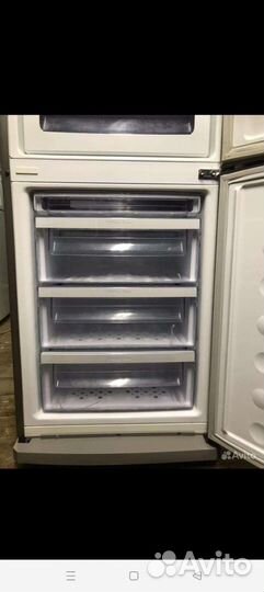 Холодильник Samsung