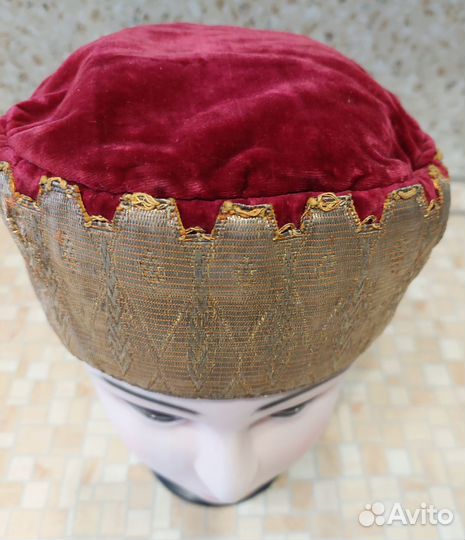 Старинный женский головной убор кокошник