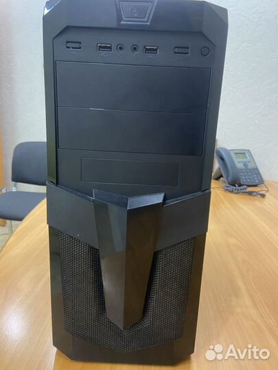 Игровой компьютер с монитором