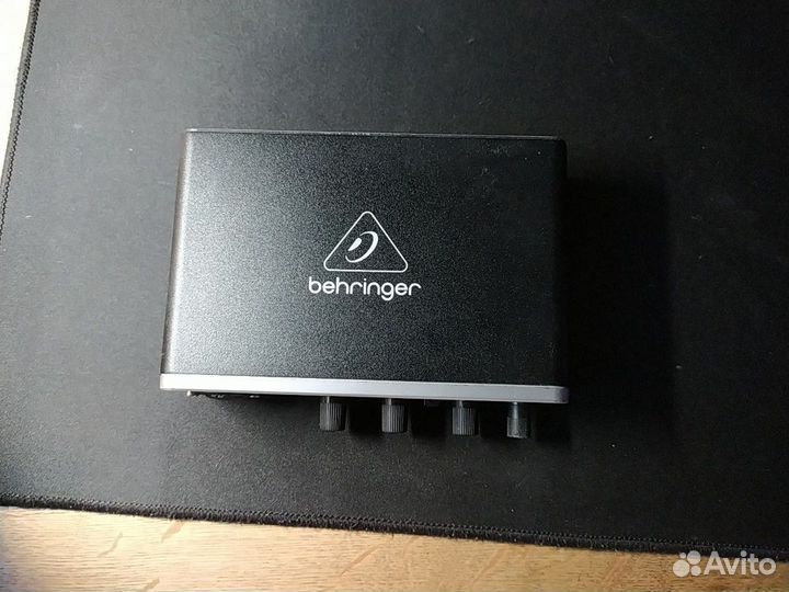 Звуковая карта behringer UMC22