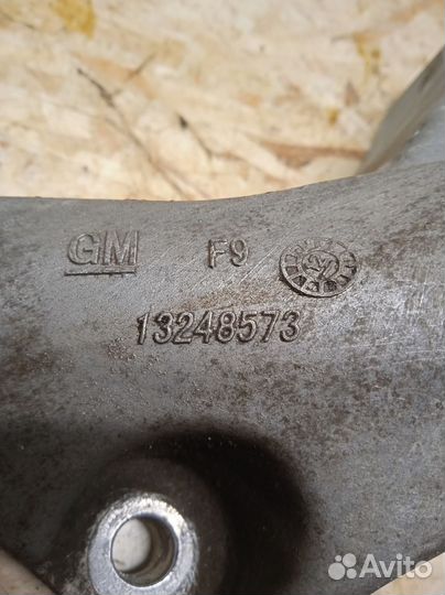 Кронштейн кпп левый Chevrolet Cruze