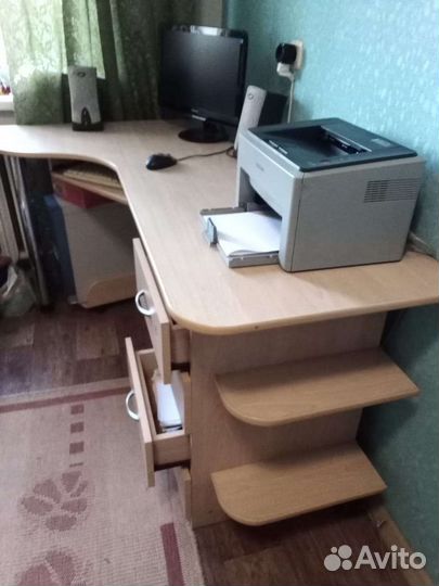 Компьютерный стол