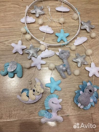 Музыкальный мобиль на кроватку