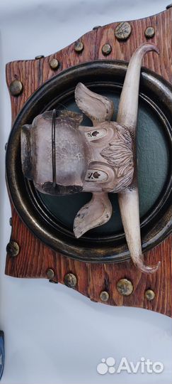 Подкова настоящая и бык