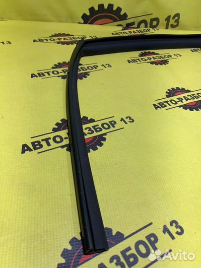 Уплотнитель стекла двери передний левый Kia Ceed 3