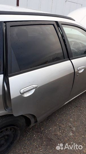 Дверь правая задняя nissan wingroad y11