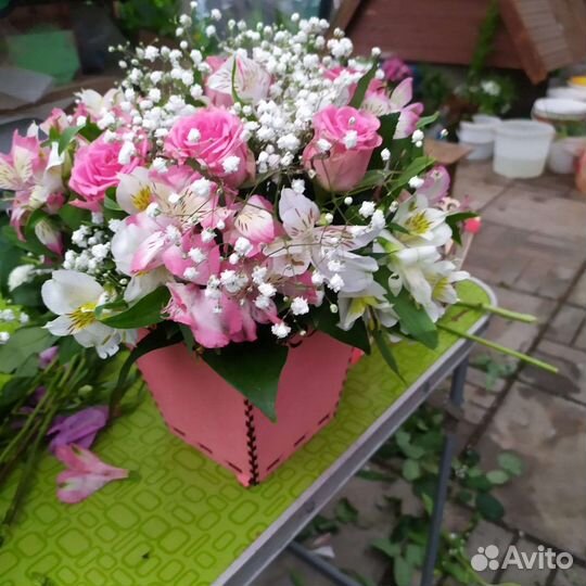 Цветы в корзиночках,букеты,кареты. к празднику