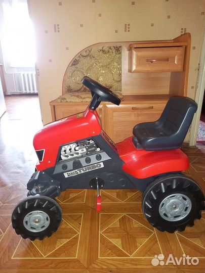 Детский трактор с педалями