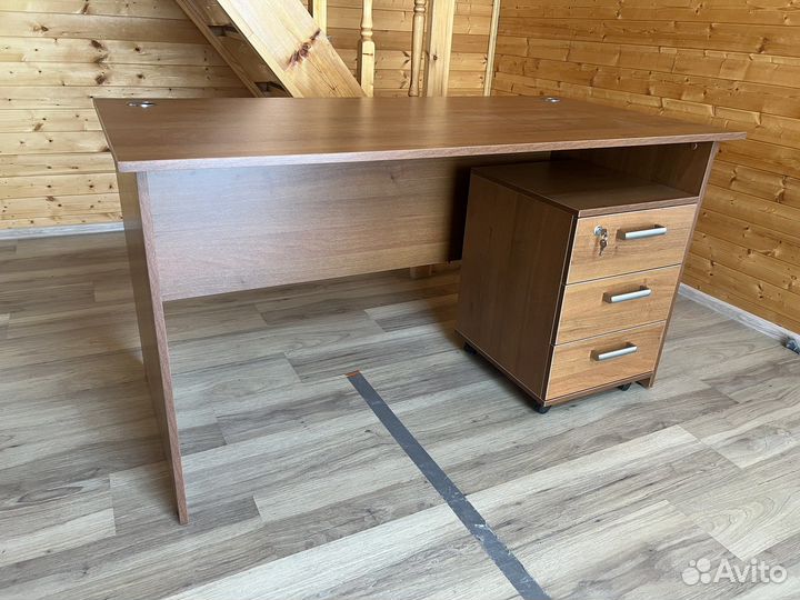 Стол письменный с тумбой