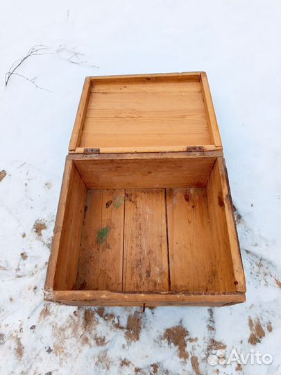 Деревянный старинный сундук (ларь)