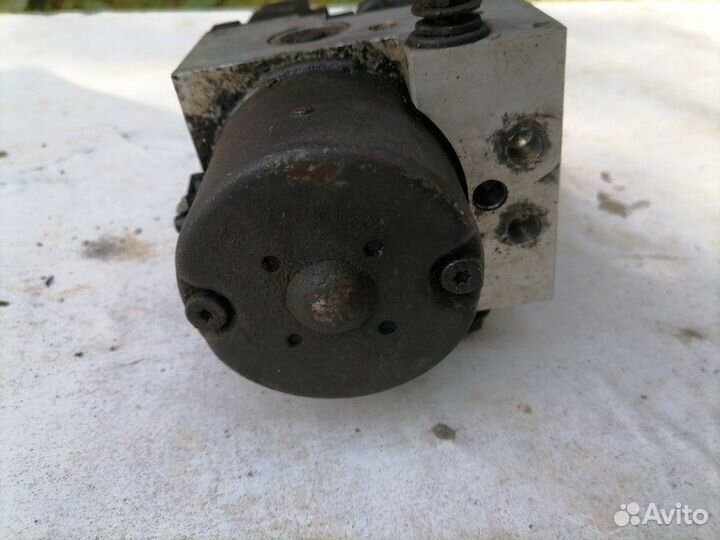 Блок абс (насос) Nissan Primera P11 2.0 16V 1999