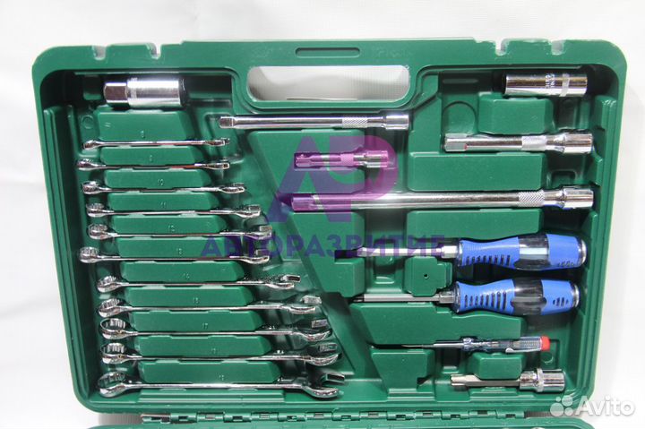 Набор инструментов в кейсе 121 предмет в гараж