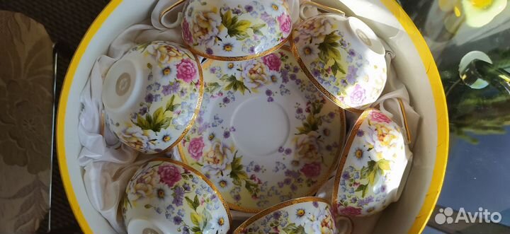 Чайные чашки с блюдцами