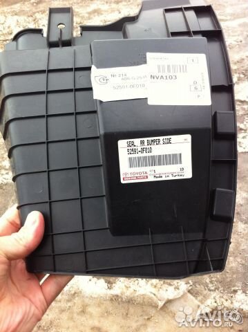 Вставка бампер правый для toyota verso