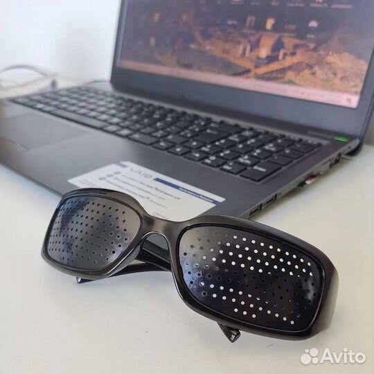 Перфорационные очки-тренажеры для коррекции зрения