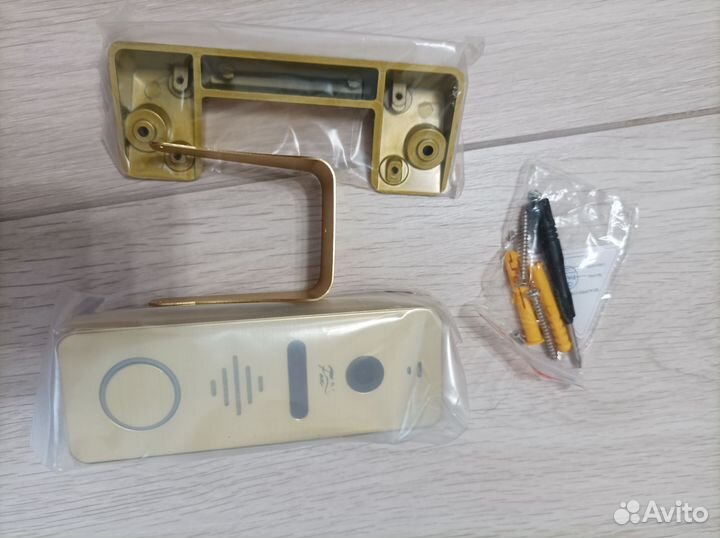 Новая вызывная видео панель FOX FX-CP27 золотистая