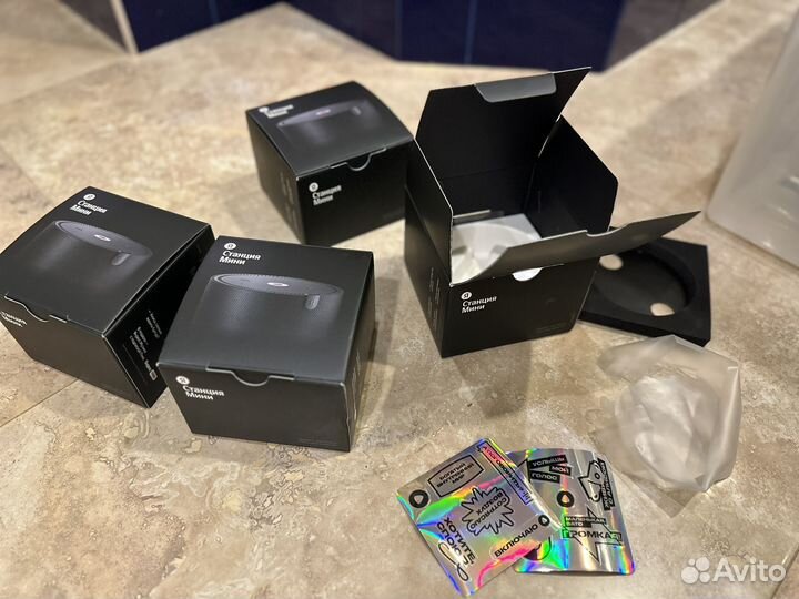 Коробка наклейки от Яндекс Станция Мини Плюс