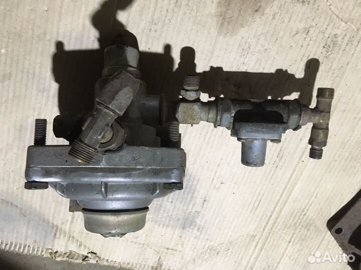 Клапан управления тормозами прицепа