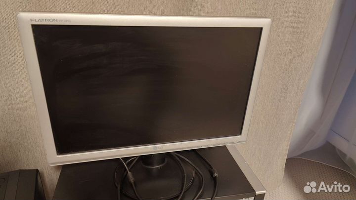 Монитор LG 19