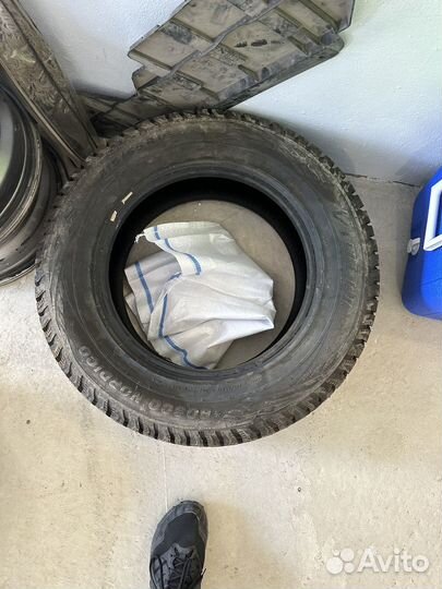 Viatti Bosco Nordico V-523 215/65 R16 28E