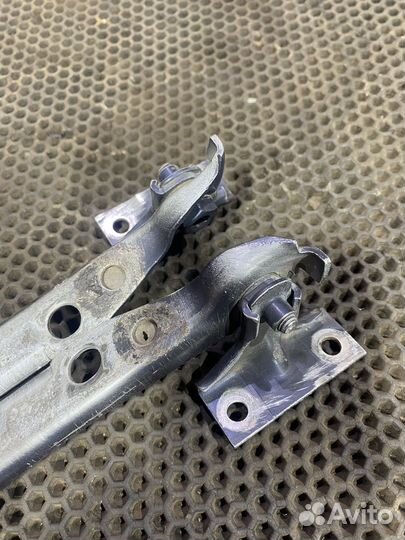 Петля капота Audi 80 B4 ABC 2.6 Ауди