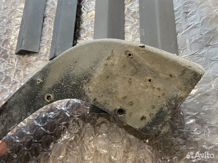 Молдинги caravan + элемент листвы Пер. Лев