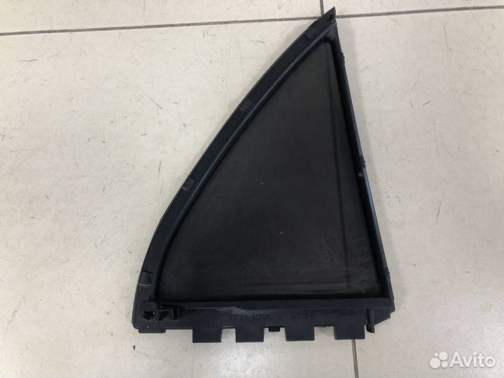 Стекло двери задней левой форточка Toyota Corolla