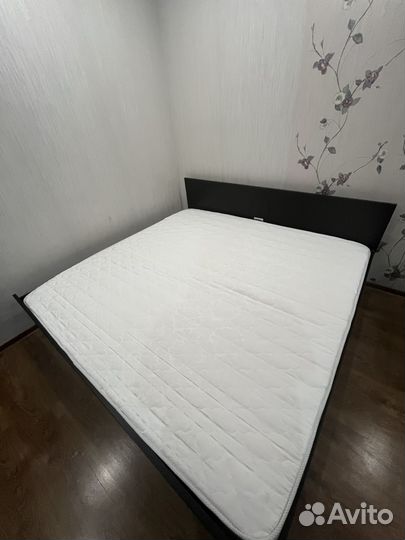Кровать с матрасом 200х200