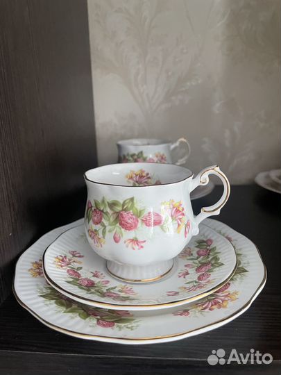 Фарфоровая чайная тройка Rosina Queen’s Англия
