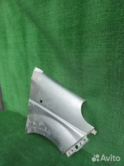 Крыло переднее правое Renault Trafic Opel Vivaro