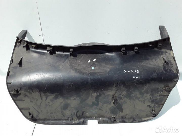 Обшивка крышки багажника задняя Skoda Octavia A5